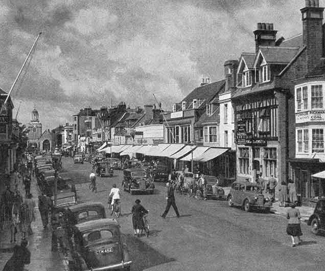 Lymington - the hustle and bustle of the High Street, perhaps in the late 1940s