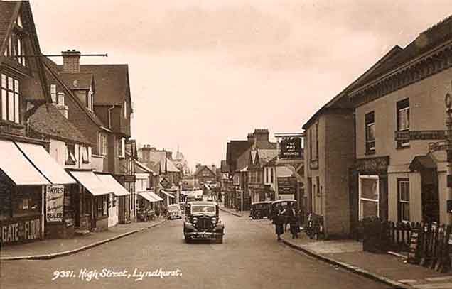 Lyndhurst - a later (1940s?) view of the High Street, long before the introduction of the current one-way traffic system